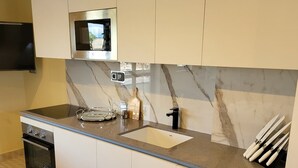 Deluxe Studio | Private kitchen - Celestine Home (Douala)