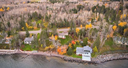 Lake Superior Getaway - Walk to Water!