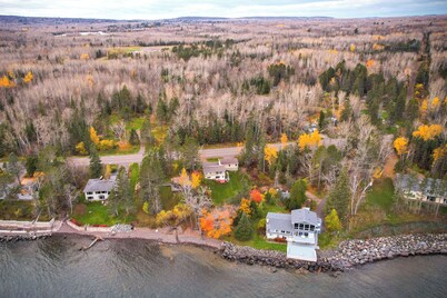 Lake Superior Getaway - Walk to Water!