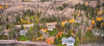 Lake Superior Getaway - Walk to Water!