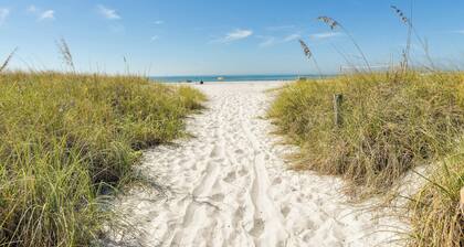 Ocean View: Top-floor Sunset Vistas Condo!