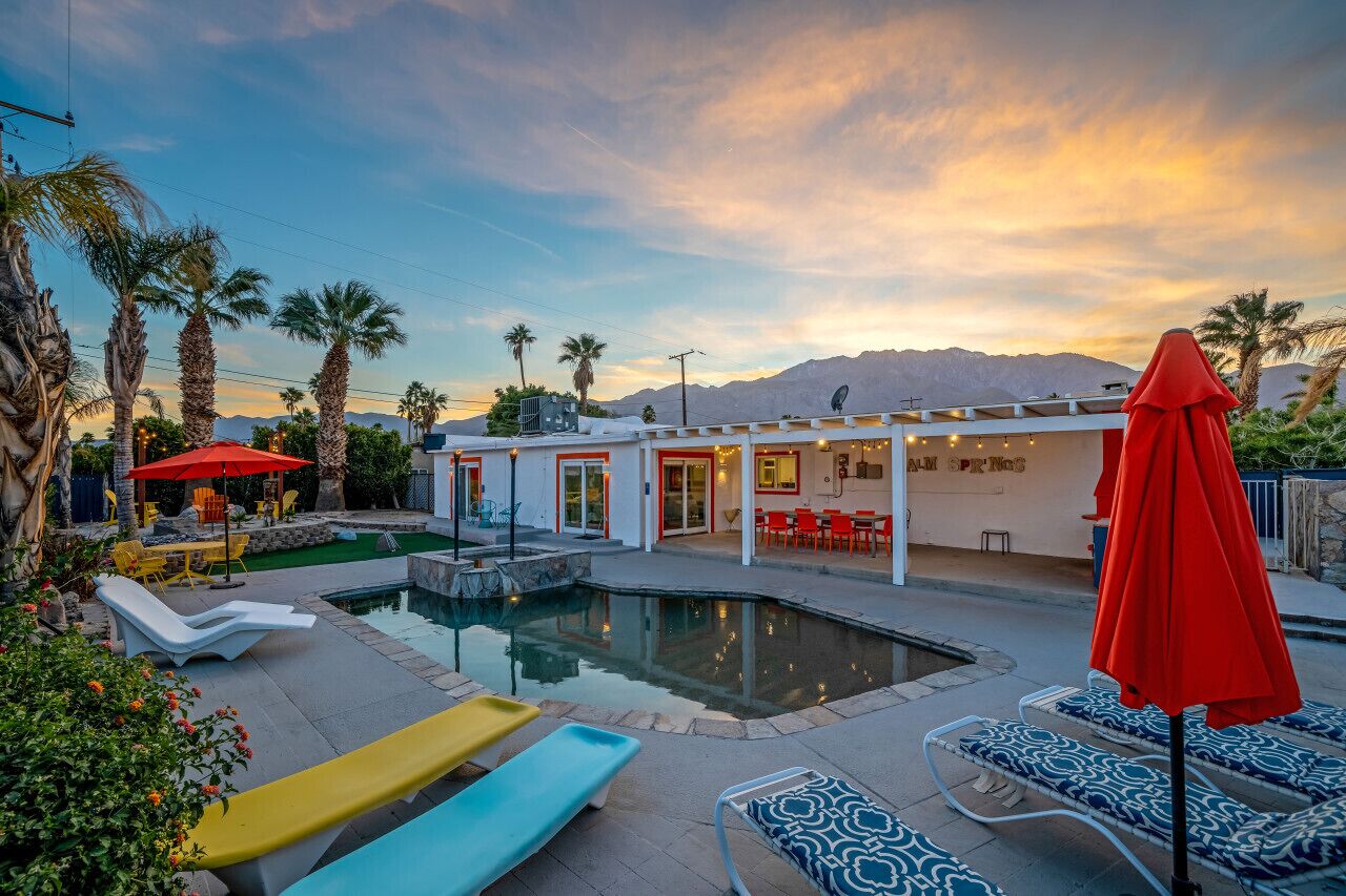 Palm Haven: Heated Pool, Fire Pit, Pet-Friendly