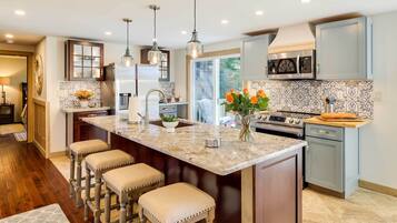 Rumah (5 Bedrooms) | Interior