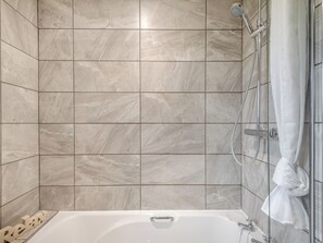 Towels - Lake View 1 - UK45577 (Louth)
