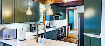 Private Beautiful Home - Family Friendly - 1 min. Walk to Candlewood Lake