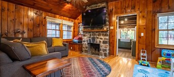 Private Beautiful Home - Family Friendly - 1 min. Walk to Candlewood Lake