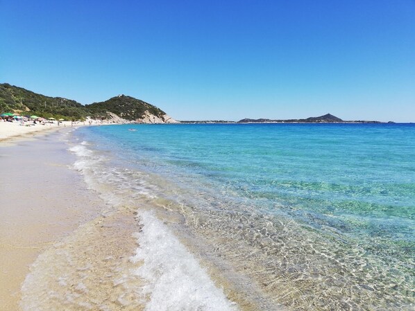 Beach nearby, sun loungers - Wonderful Holiday House Villasimius, 300mt from the sea (Villaggio Mandorli)