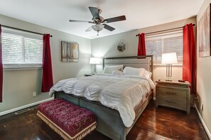 3 bedrooms, iron/ironing board, WiFi, bed sheets - Charlotte Charm Haven (Charlotte)