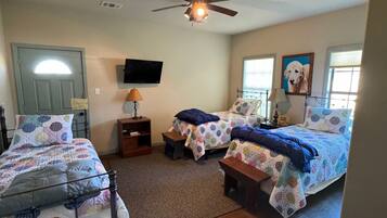 4 bedrooms, iron/ironing board, bed sheets