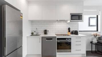 Fridge, microwave, oven, stovetop