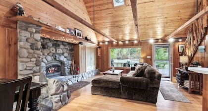 Mountain Memories - river access, pet friendly w/ hot tub