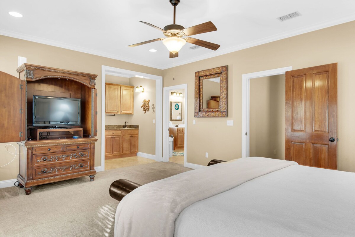 Photo 22 of ⭐Pet Friendly⭐Lagoon Pool-Beach Trolley-2 Kings 👑-5BR Here Comes the Sun