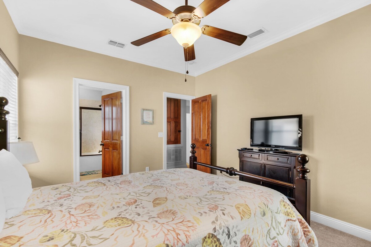 Photo 28 of ⭐Pet Friendly⭐Lagoon Pool-Beach Trolley-2 Kings 👑-5BR Here Comes the Sun