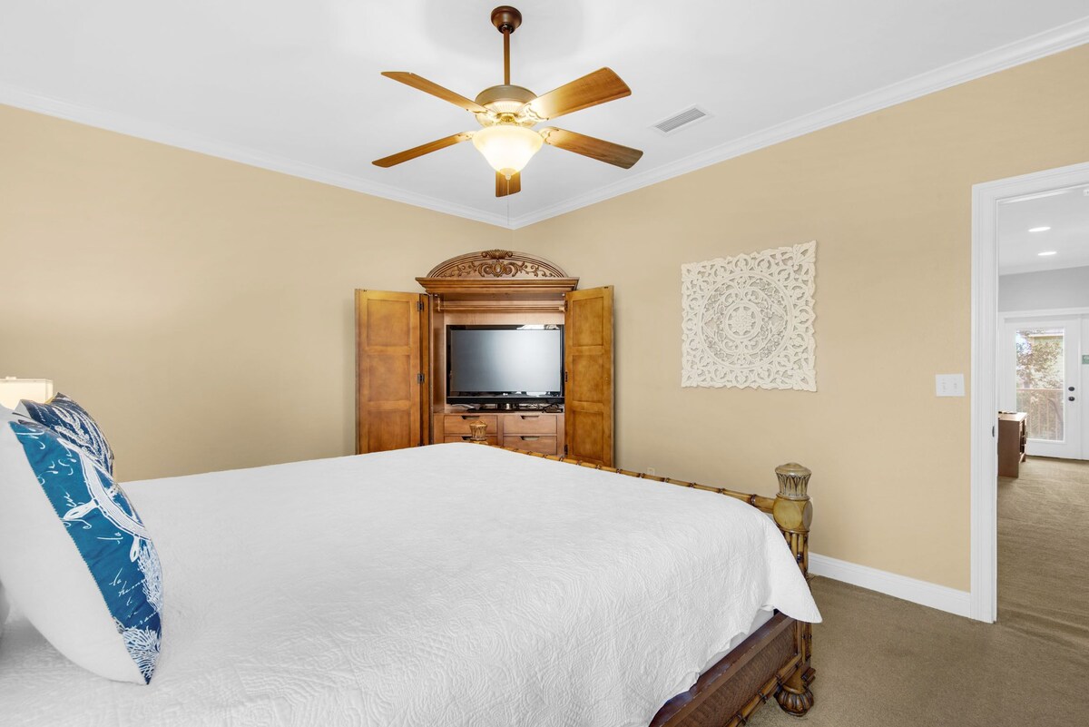 Photo 38 of ⭐Pet Friendly⭐Lagoon Pool-Beach Trolley-2 Kings 👑-5BR Here Comes the Sun