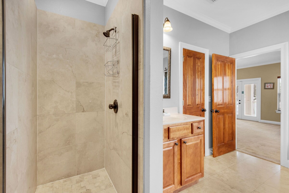 Photo 25 of ⭐Pet Friendly⭐Lagoon Pool-Beach Trolley-2 Kings 👑-5BR Here Comes the Sun