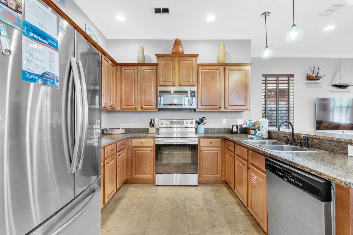Photo 12 of ⭐Pet Friendly⭐Lagoon Pool-Beach Trolley-2 Kings 👑-5BR Here Comes the Sun