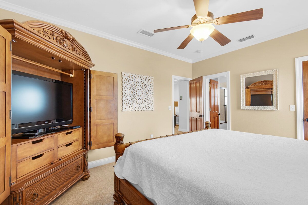 Photo 39 of ⭐Pet Friendly⭐Lagoon Pool-Beach Trolley-2 Kings 👑-5BR Here Comes the Sun