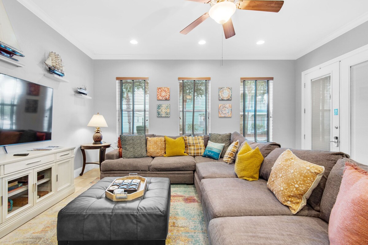 Photo 2 of ⭐Pet Friendly⭐Lagoon Pool-Beach Trolley-2 Kings 👑-5BR Here Comes the Sun