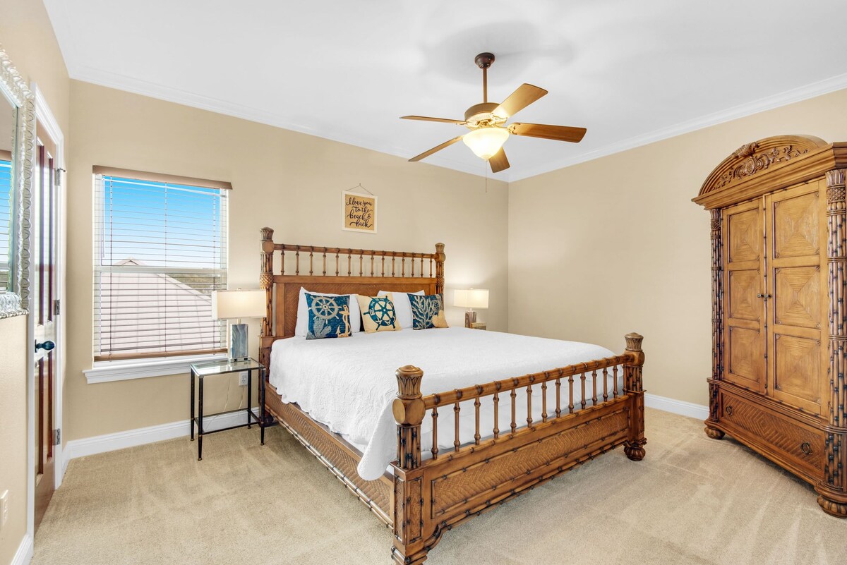 Photo 37 of ⭐Pet Friendly⭐Lagoon Pool-Beach Trolley-2 Kings 👑-5BR Here Comes the Sun