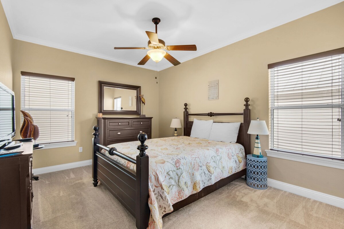 Photo 27 of ⭐Pet Friendly⭐Lagoon Pool-Beach Trolley-2 Kings 👑-5BR Here Comes the Sun