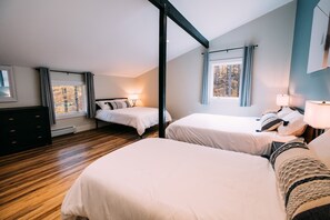 5 bedrooms, desk, iron/ironing board, travel cot