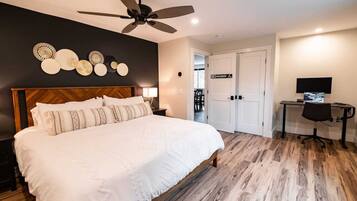 5 bedrooms, desk, iron/ironing board, travel crib