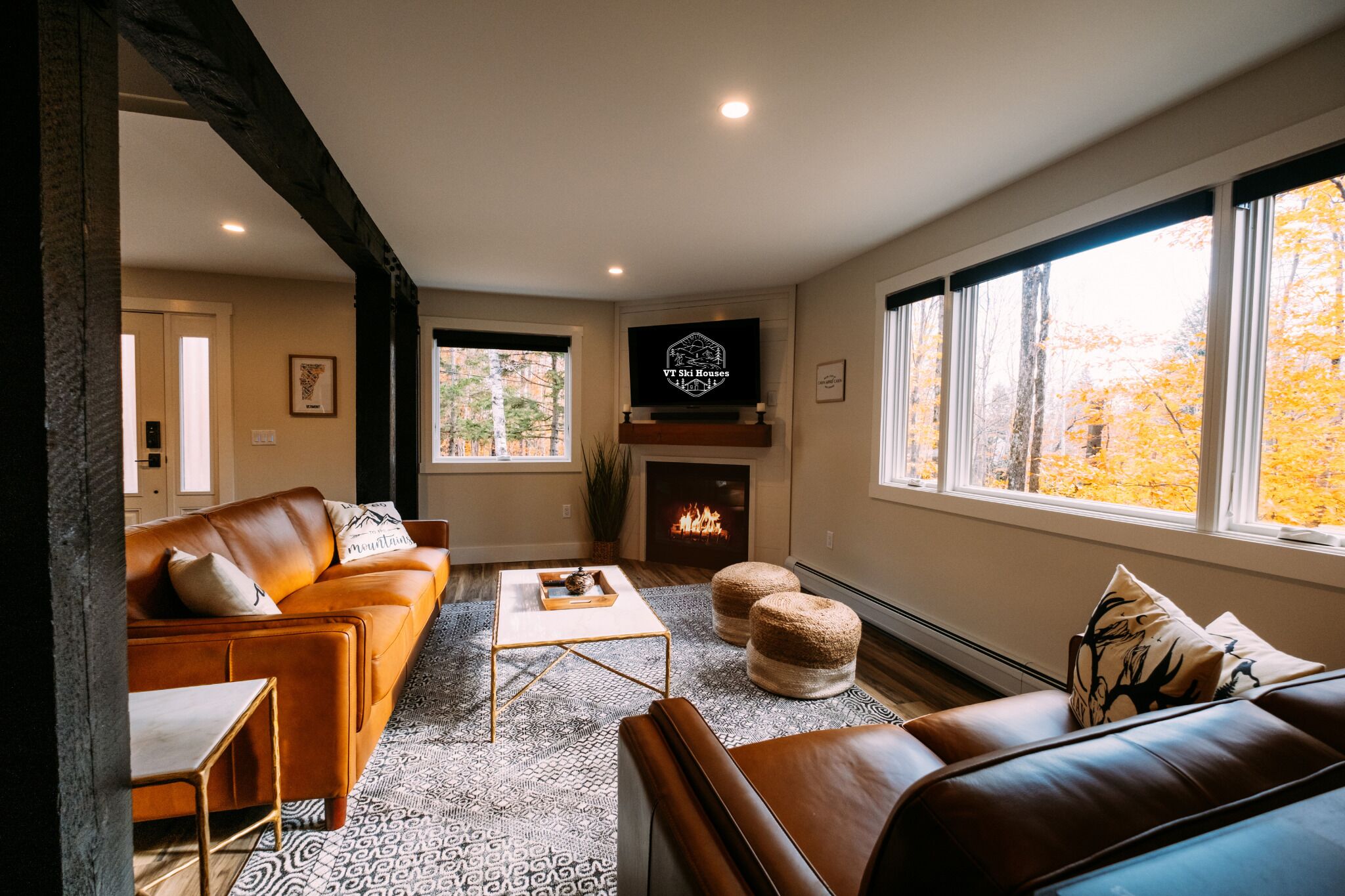 TV connectée, cheminée, espaces bureaux