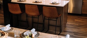 Ellen’s Edge~ Game Room~Home Theater~Hot Tub~Home Gym