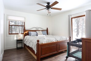 3 bedrooms, iron/ironing board, travel crib, WiFi