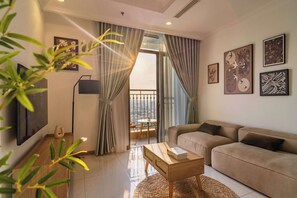 Smart TV - Vinhomes 37F Cozy, Beautiful view, fully furnished (Ho Chi Minh City)