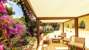 An outdoor seating area with wooden furniture and a pergola. - Paglianza (Peschici)