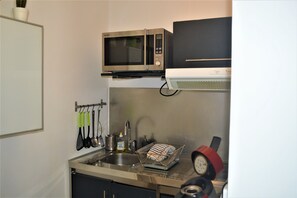 Micro-ondes, plaque de cuisson, cafetière/bouilloire
