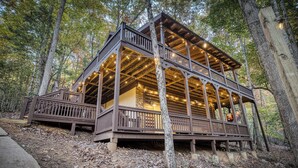 Exterior - Hot Tub · Arcade Loft · Fire Pit · Wooded Cabin (Cherry Log)