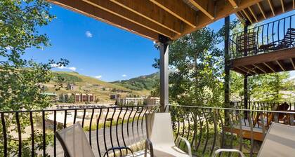 Mt Crested Butte Condo 2BR on Bus Route with Pool and Patio Views