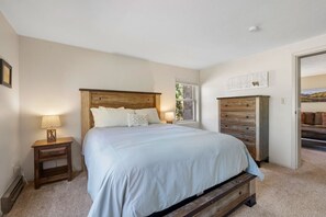 2 bedrooms, free WiFi, bed sheets - Mt Crested Butte Condo 2BR on Bus Route with Pool and Patio Views (Crested Butte)