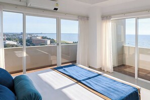 Family Apartment | Individually decorated, desk, laptop workspace, iron/ironing board - Corundum Breeze Negombo (Negombo)