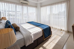 Family Apartment | Individually decorated, desk, laptop workspace, iron/ironing board - Corundum Breeze Negombo (Negombo)