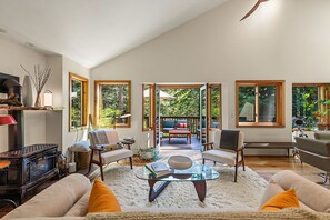 Smart-tv, eldstad, dvd-spelare och printers