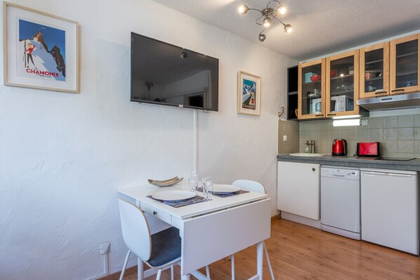 Kühlschrank, Mikrowelle, Geschirrspüler