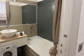 Hårtork och handdukar