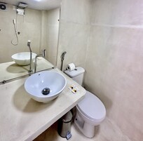 Ducha, toallas, jabón, shampoo