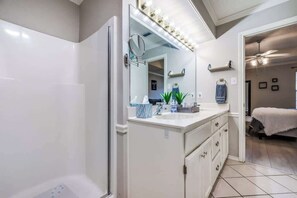 Boblebad, håndklær og toalettpapir