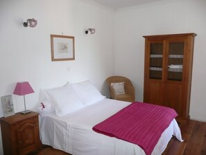 5 dormitorios, tabla de planchar con plancha, wifi gratis y ropa de cama