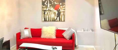 Smart TV, fireplace