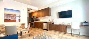 Perfect Brand New Suite Downtown Sidney