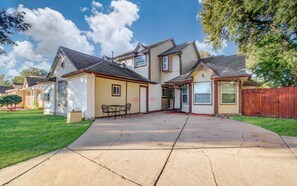 Exterior - 1 Bedroom Studio Apartment (Houston)