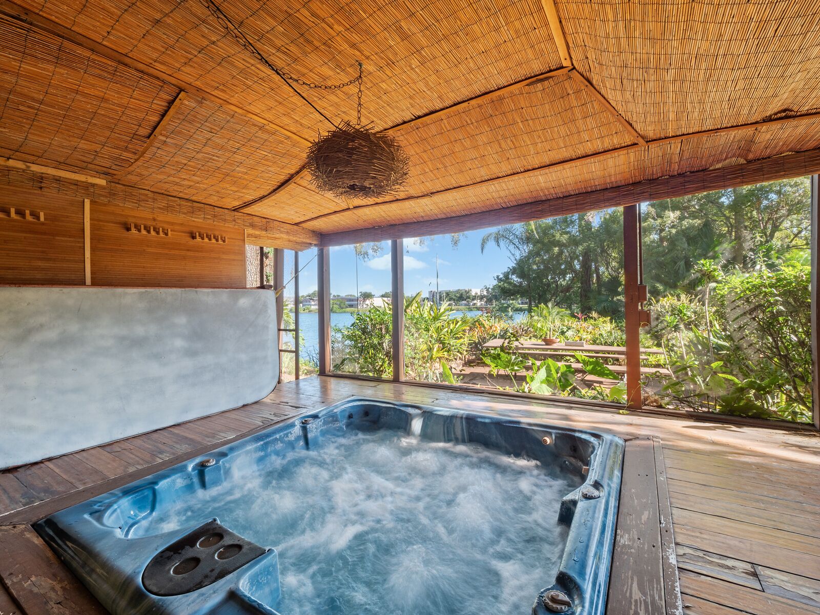 Bain à remous intérieur