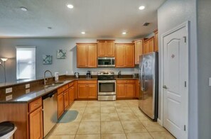 Fridge, microwave, oven, stovetop - Spacious 9 Bed Pool Home with Game Room-1461BTR (Davenport)