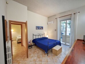 3 bedrooms, iron/ironing board, travel crib, WiFi - Annacati House apartment, from 1 to 6 people, 3 bedrooms 2 bathrooms 1 terrace (Palermo)