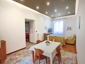 Dining - Annacati House apartment, from 1 to 6 people, 3 bedrooms 2 bathrooms 1 terrace (Palermo)